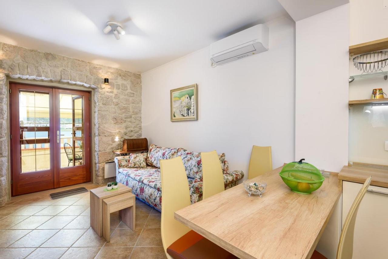 Apartment Jadranka With Sea View In Rogotin Kültér fotó